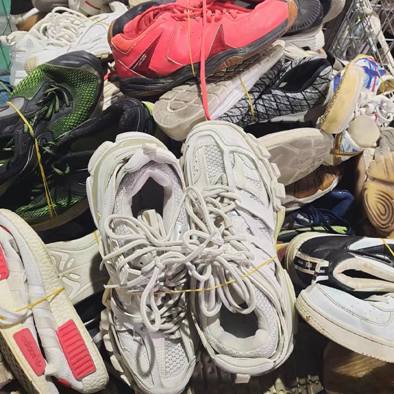 Used Soccer Shoes Second Hand Leather Sneakers with Anti-Slip Feature PU Insole Material All Seasons-Spring Summer Autumn Winter