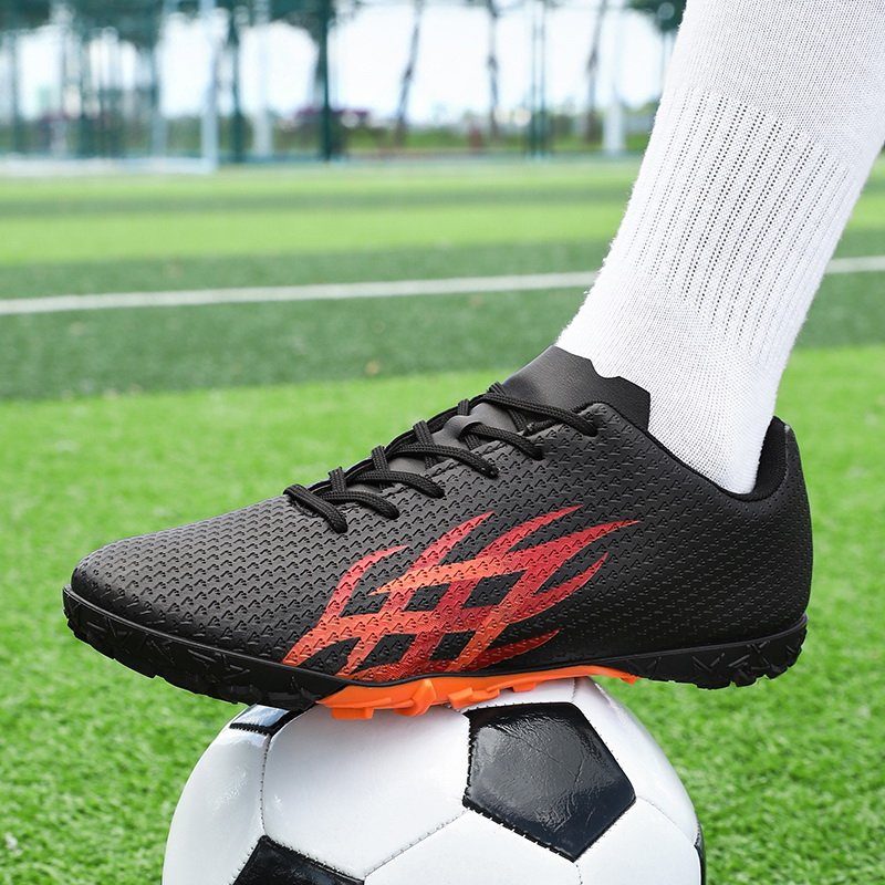 New Arrivals Fashion Soccer Boots 31-45 Low Top Outdoor Competition Wear-Resistant Football Sneakers