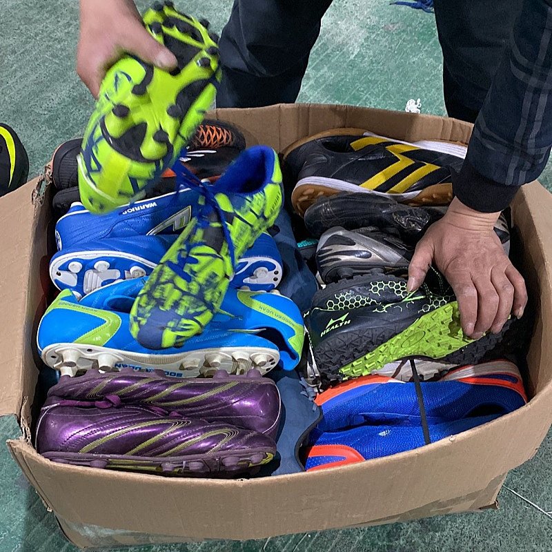 Wholesale second hand used soccer football shoes second hand shoes used football shoes Iraq