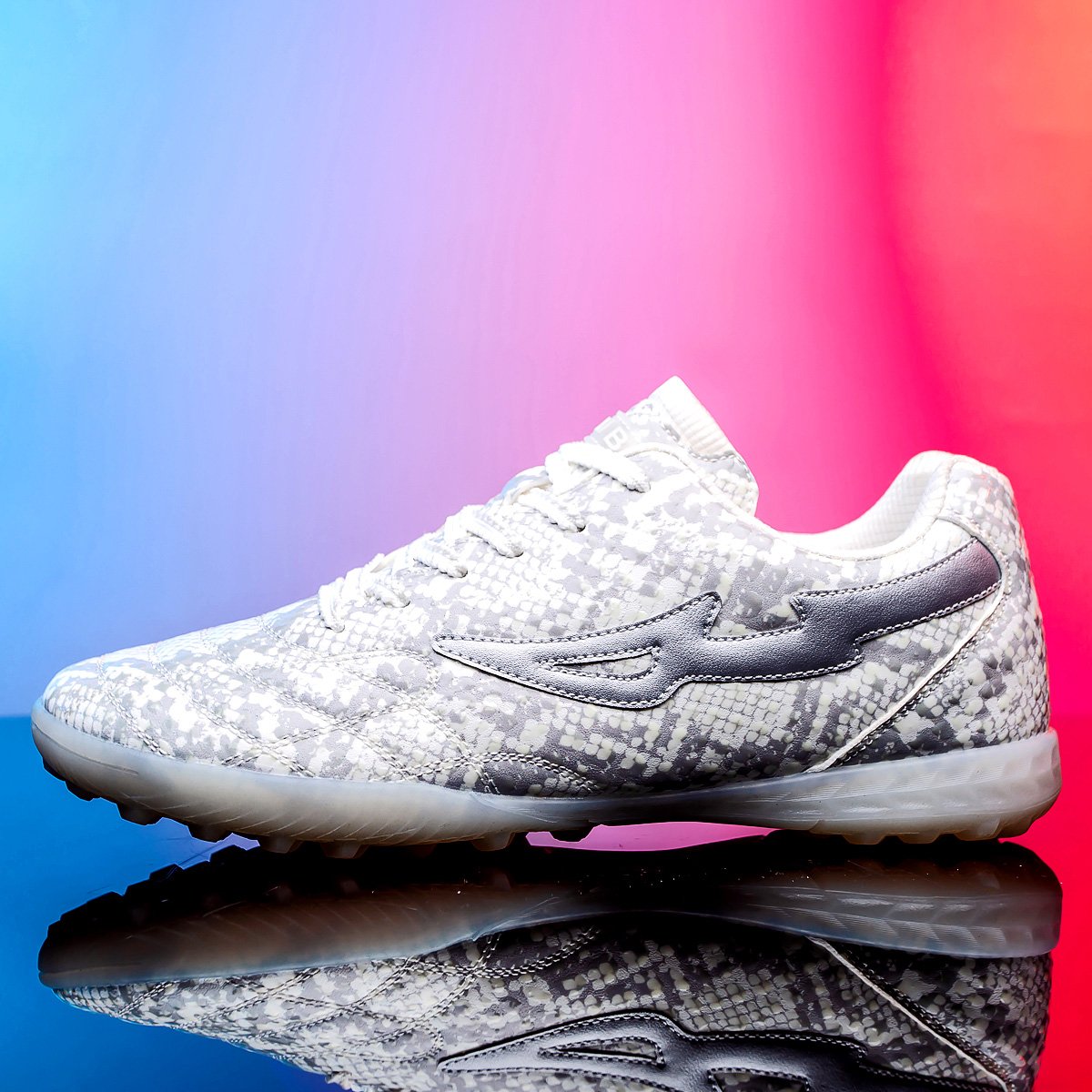 new style soccer shoes,fashion soccer shoes,night light soccer shoes