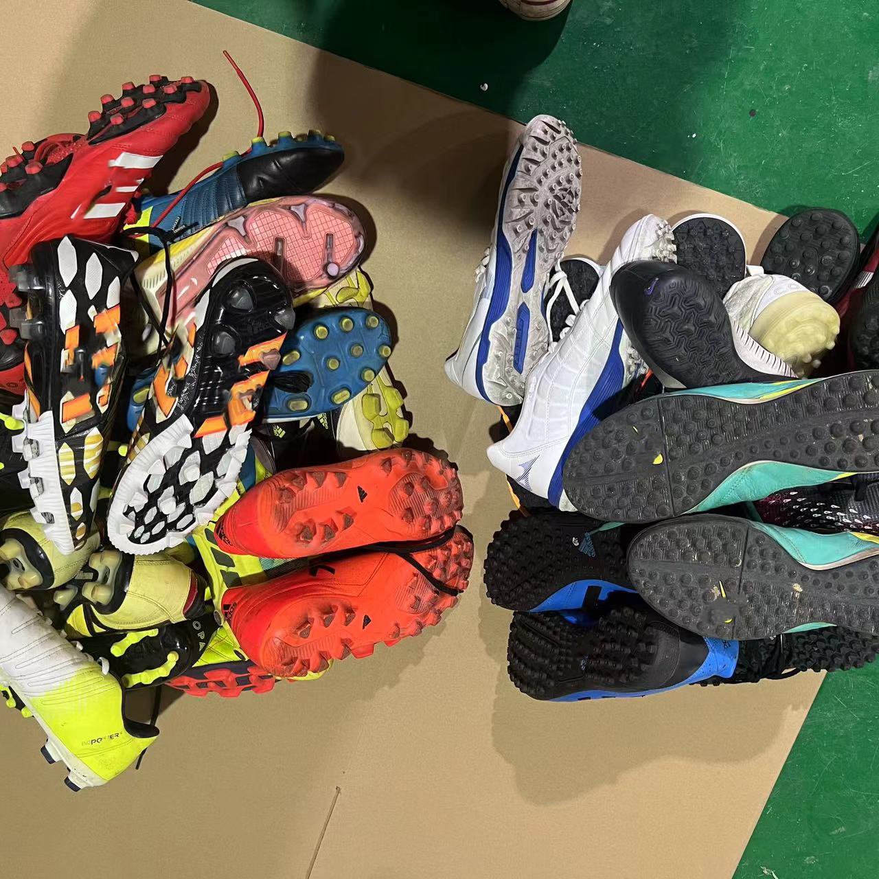 Wholesale second hand football shoes branded original used football shoes soccer in bales for men top quality