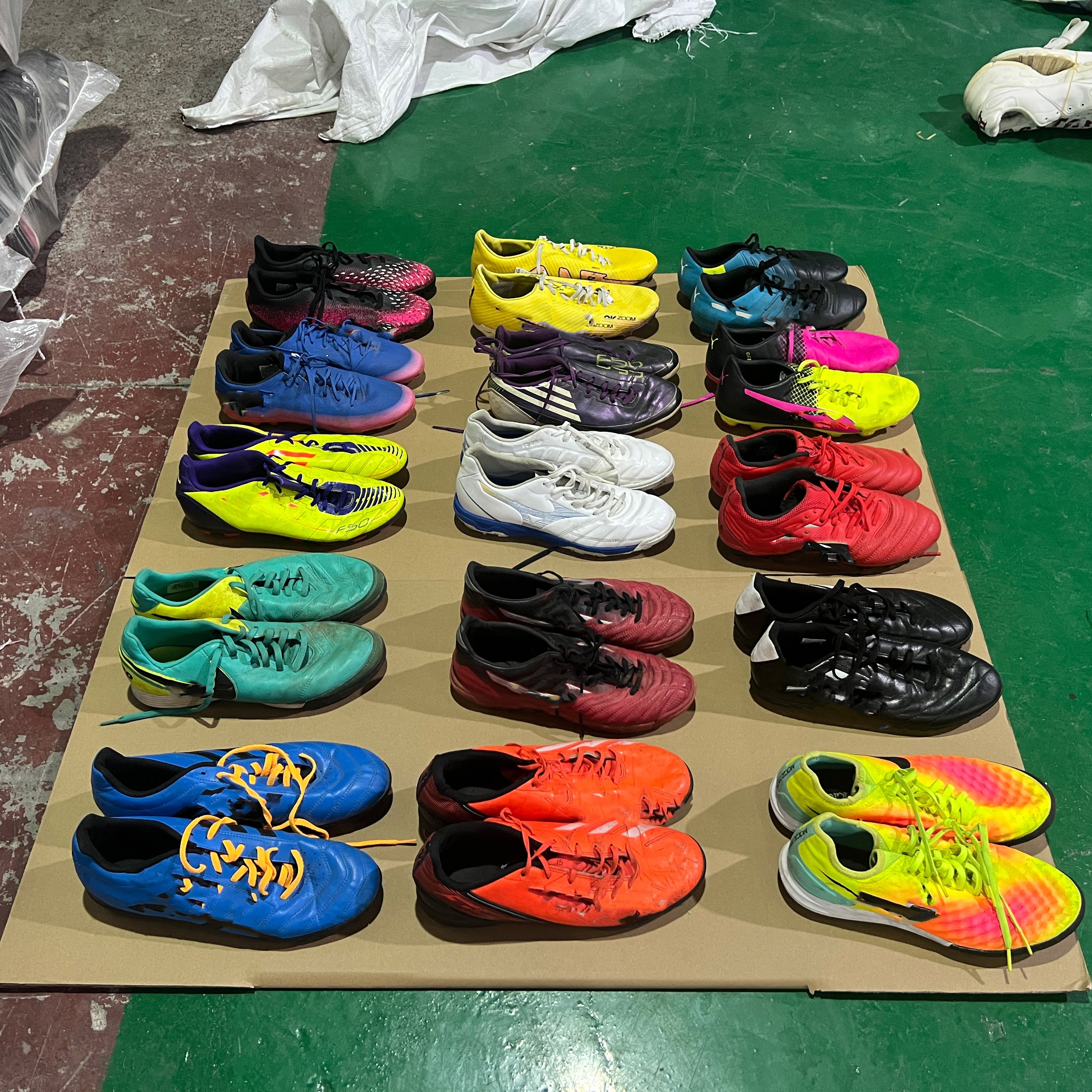 Wholesale second hand football shoes branded original used football shoes soccer in bales for men top quality