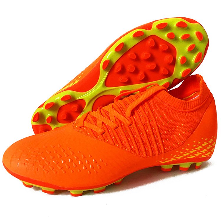 Seamless cut new low top football shoes match special long spikes TF spikes training shoes football men's models