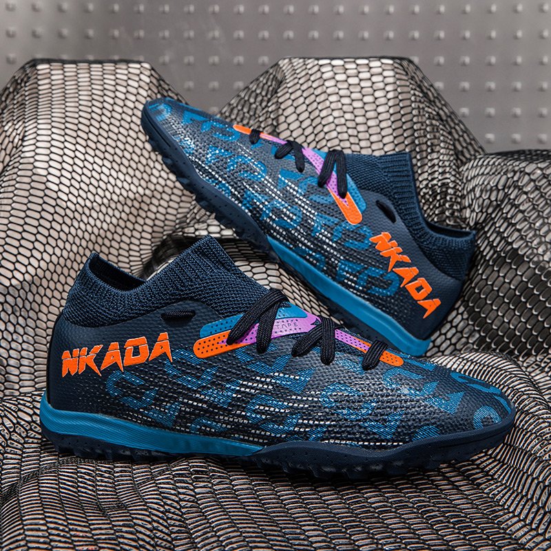 Fashion And Performance Coexist, Carefully Selecting Good Materials to Create Men's Outdoor High Top Football Shoes