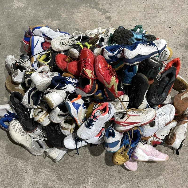 Wholesale used badminton shoes Chinese brands and second hand international brands bales