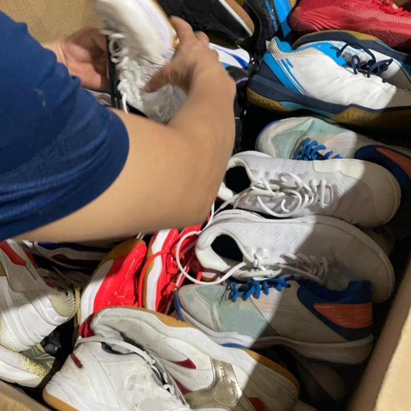 Wholesale used badminton shoes Chinese brands and second hand international brands bales