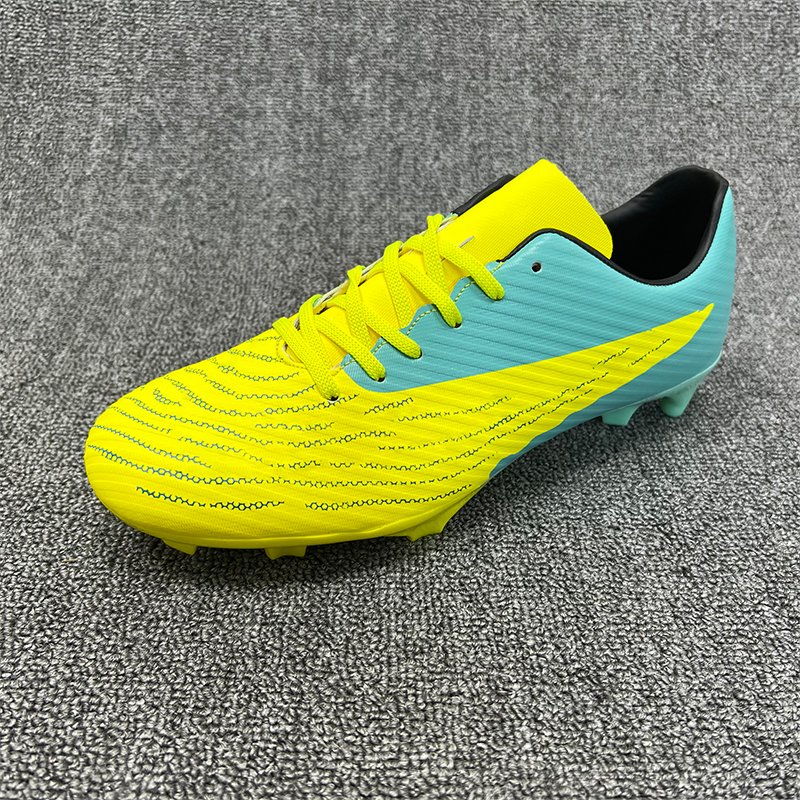 New Arrival Wholesale Outdoor men's Soccer Shoes High Quality Football Boots Low Cut Cleats Training Sport Sneakers Indoor