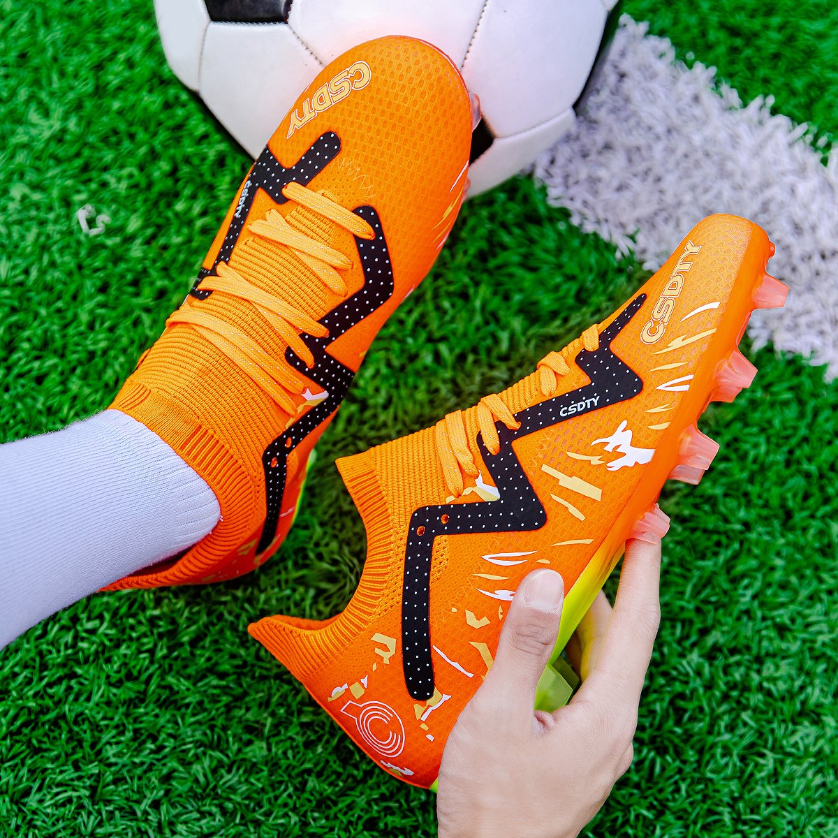 Stock shopping cheap football boots most popular design breathable non slip shoes professional shoes men's football boots
