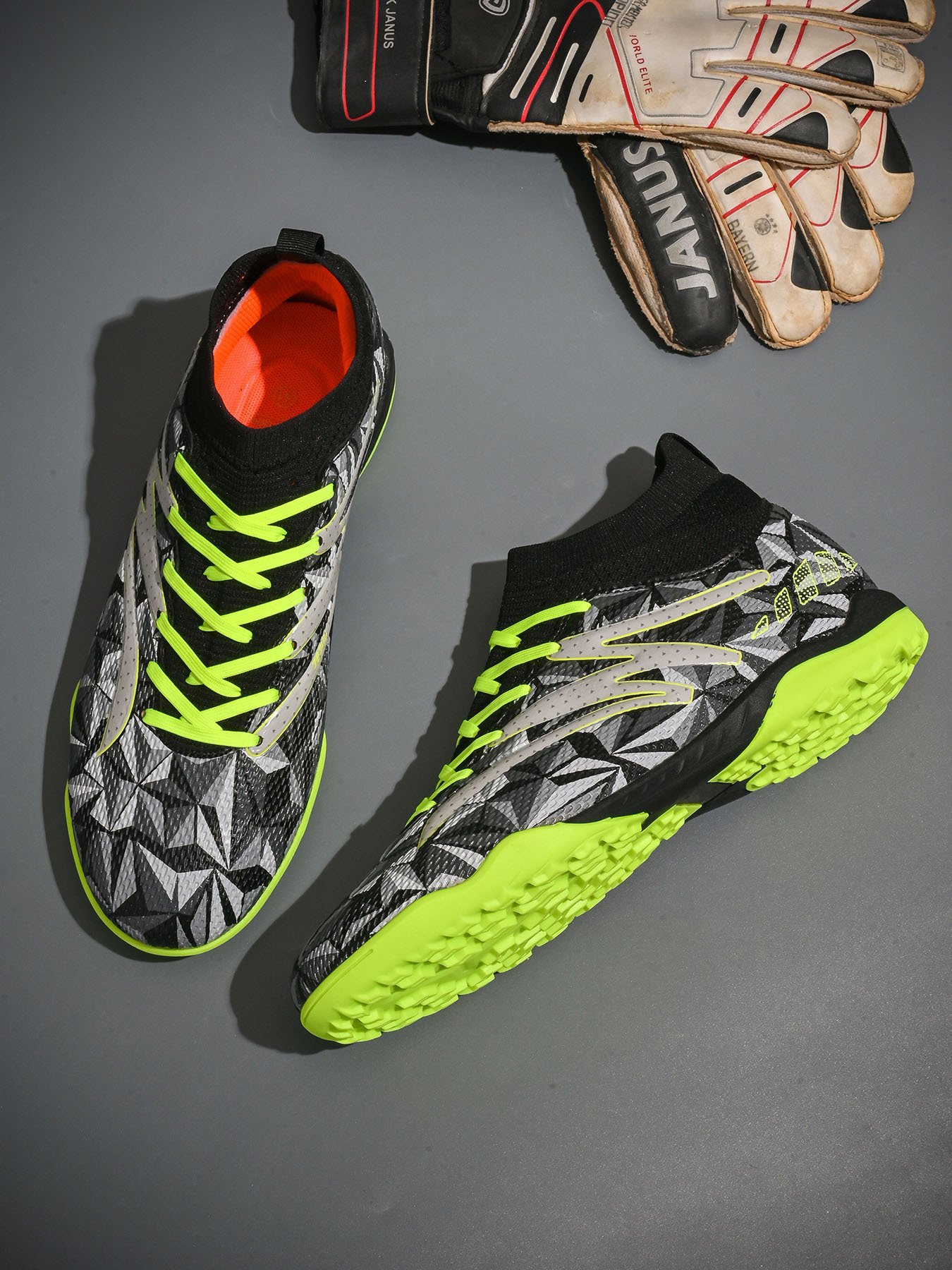 Factory direct sale soccer shoes men large size Outdoor sports Trainers FG Artificial Turf Athletic Sneakers