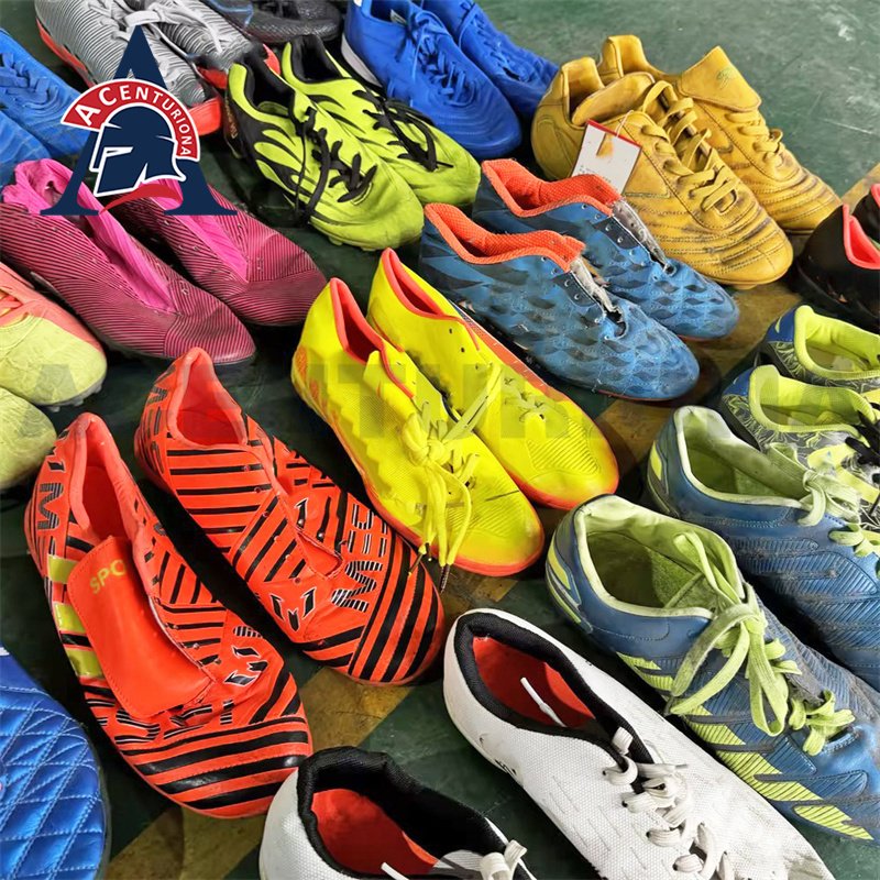 second hand used football soccer shoes boots original used vip used shoes first grade bale of used shoes for men