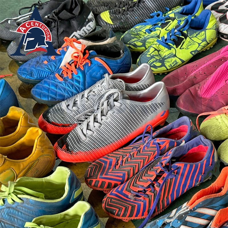 second hand used football soccer shoes boots original used vip used shoes first grade bale of used shoes for men