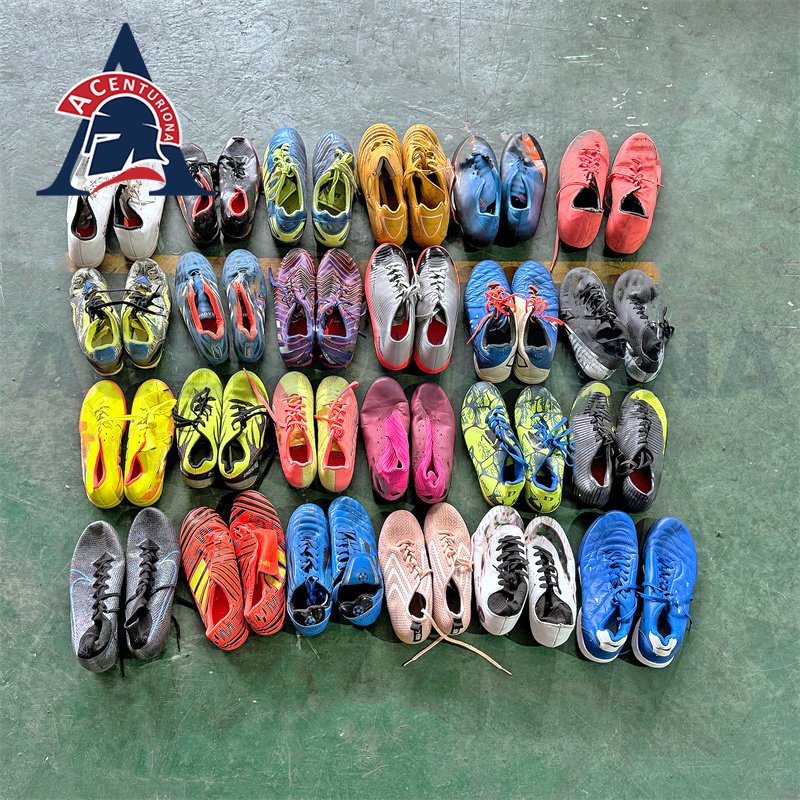 second hand used football soccer shoes boots original used vip used shoes first grade bale of used shoes for men
