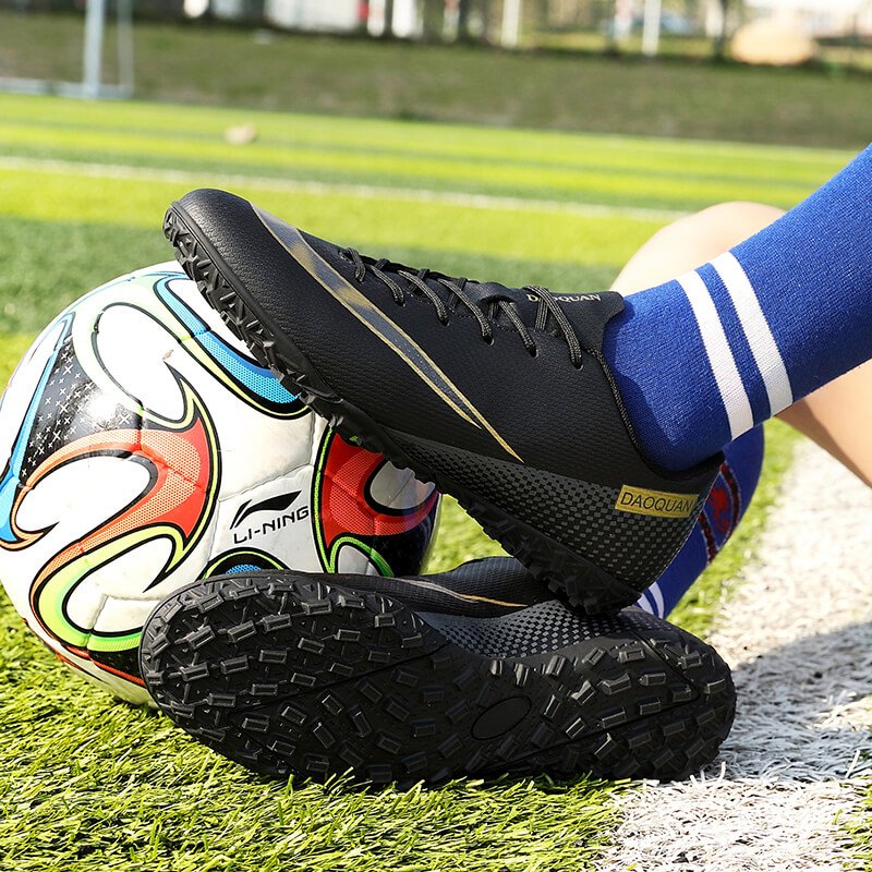 Men Women Professional Football Boots TF Kids Students Soccer Shoes Cleats Sport Sneakers size 32-47