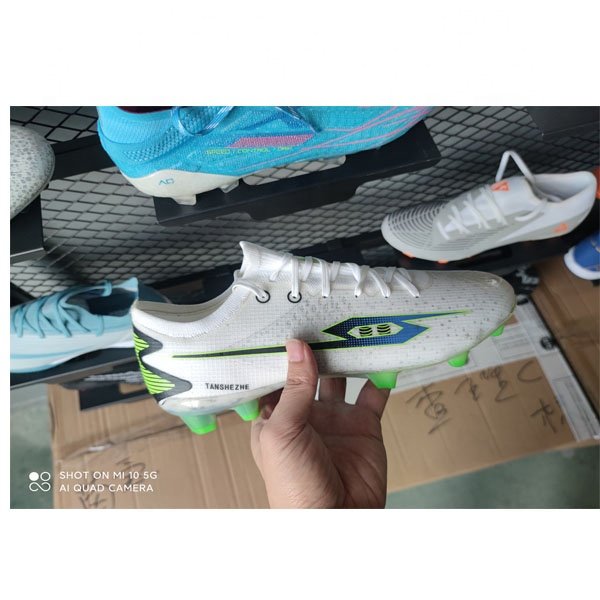 Customized Teenagers Football Shoes Popular Design Outdoor Soccer Shoes Sport Boy soccer cleats Boots36-45