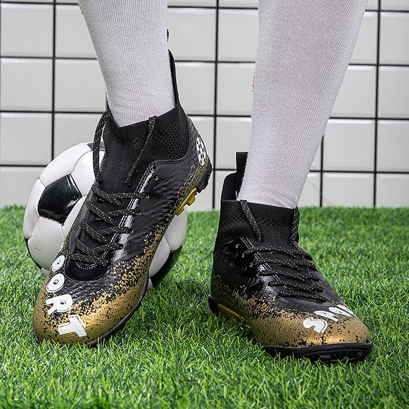 The Newest Style Lightweight High Quality Sports Fashion Sneakers, Perfect for Men's Professional Soccer