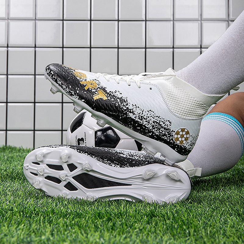 The Newest Style Lightweight High Quality Sports Fashion Sneakers, Perfect for Men's Professional Soccer