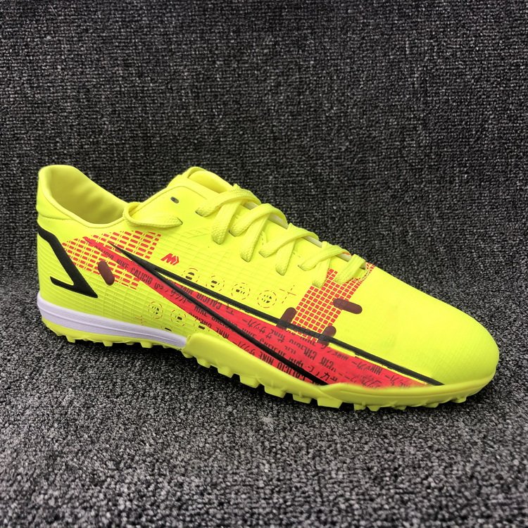 China Custom Chuteira Futebol Professional Soccer Shoes Indoor Futsal Football Shoes Cleats Sneakers For Man