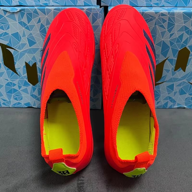 Latest New Classic Fly Mesh Football Soccer Shoes High Quality School Student PU Men Women All Season Fashionable Football Boots