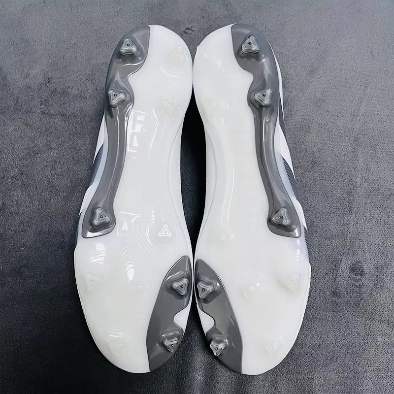 Latest New Classic Fly Mesh Football Soccer Shoes High Quality School Student PU Men Women All Season Fashionable Football Boots