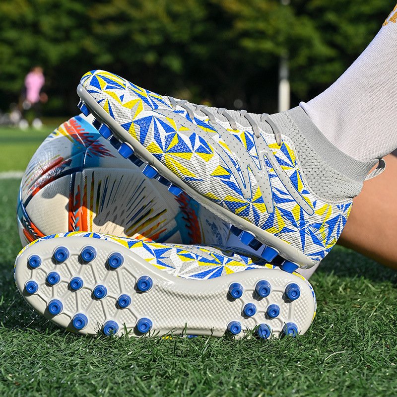 Factory Direct Wholesale Men Outdoor Sport Football Shoes Black Soccer Shoes Low Price Football Shoes Custom