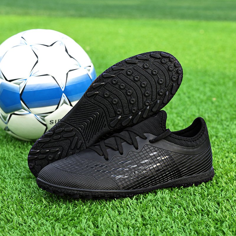 New bendable football shoes for adults and children for training competitions and running sports breathable and lightweight