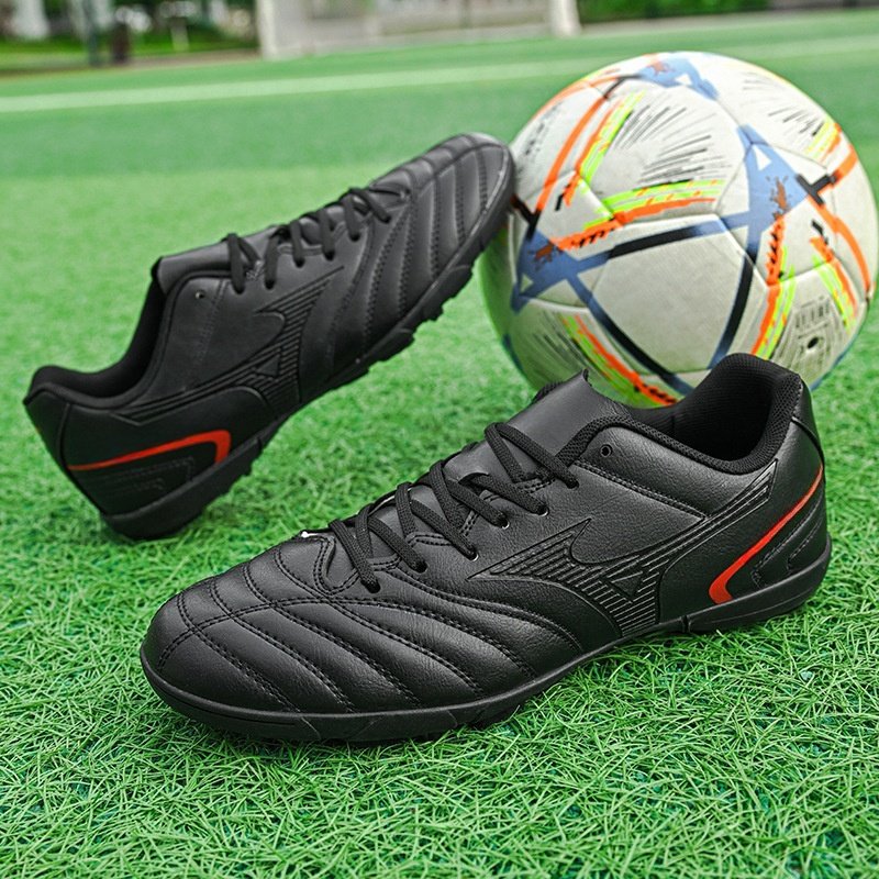 Factory Wholesale Low top professional training soccer shoes leather spikes sports youth Outdoor Leisure Fashion Football Shoes