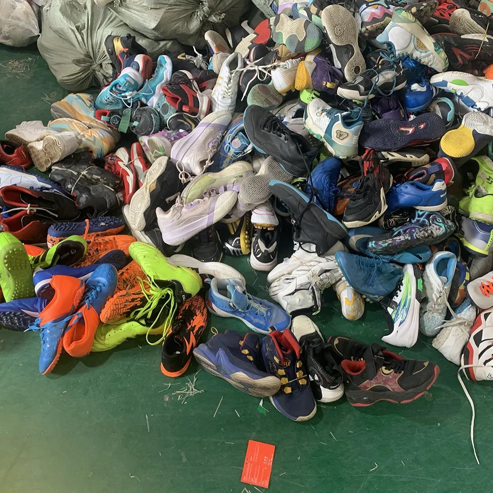 Second Hand Football Soccer Shoes Used Children Shoes for Kids Girls and Boys High Standard Wholesale