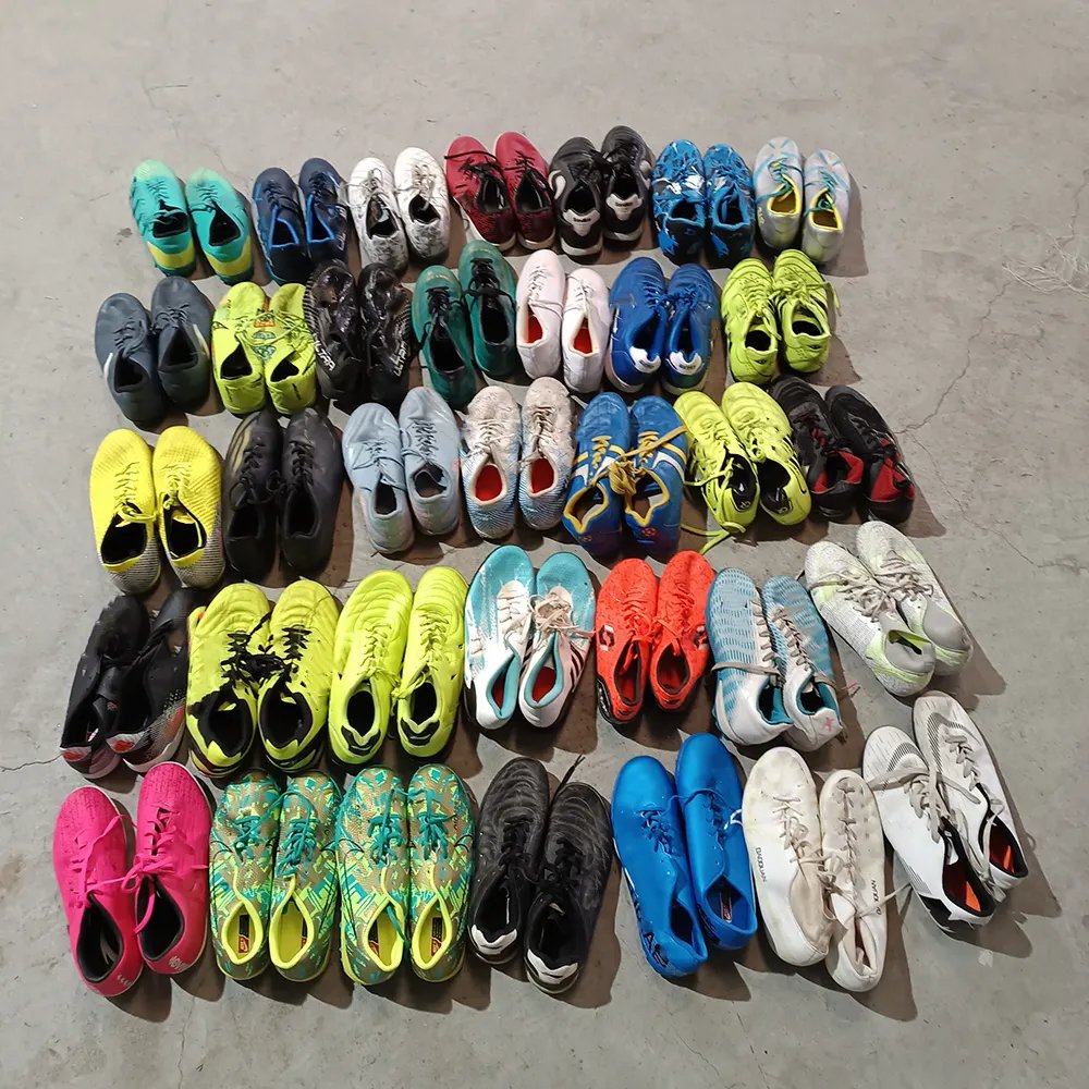 Second Hand Football Soccer Shoes Used Children Shoes for Kids Girls and Boys High Standard Wholesale