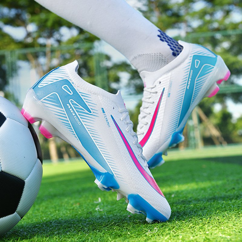 Factory Direct Wholesale Men Outdoor Sport Football Shoes Black Kids Soccer Shoes Low Price Football Shoes Custom