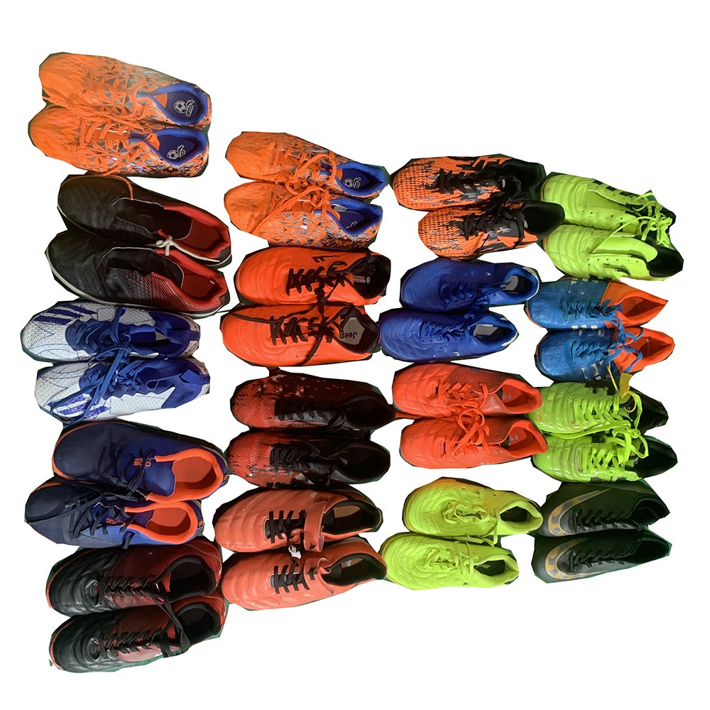 Thrift Wholesale Kids Football Soccer Shoes Design Bales Mix Spike Second Hand Used Fur Bulk Branded Bales Boys Girls