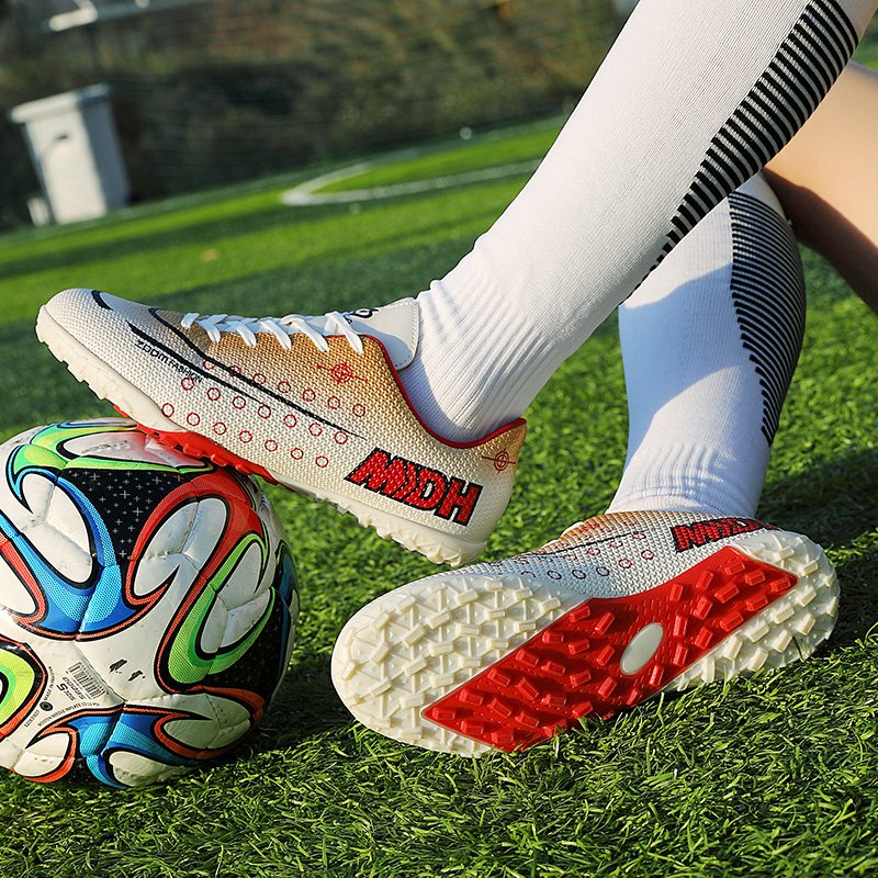 New Released Fashionable style Soccer Shoes for men soccer boots best selling football shoes OEM products