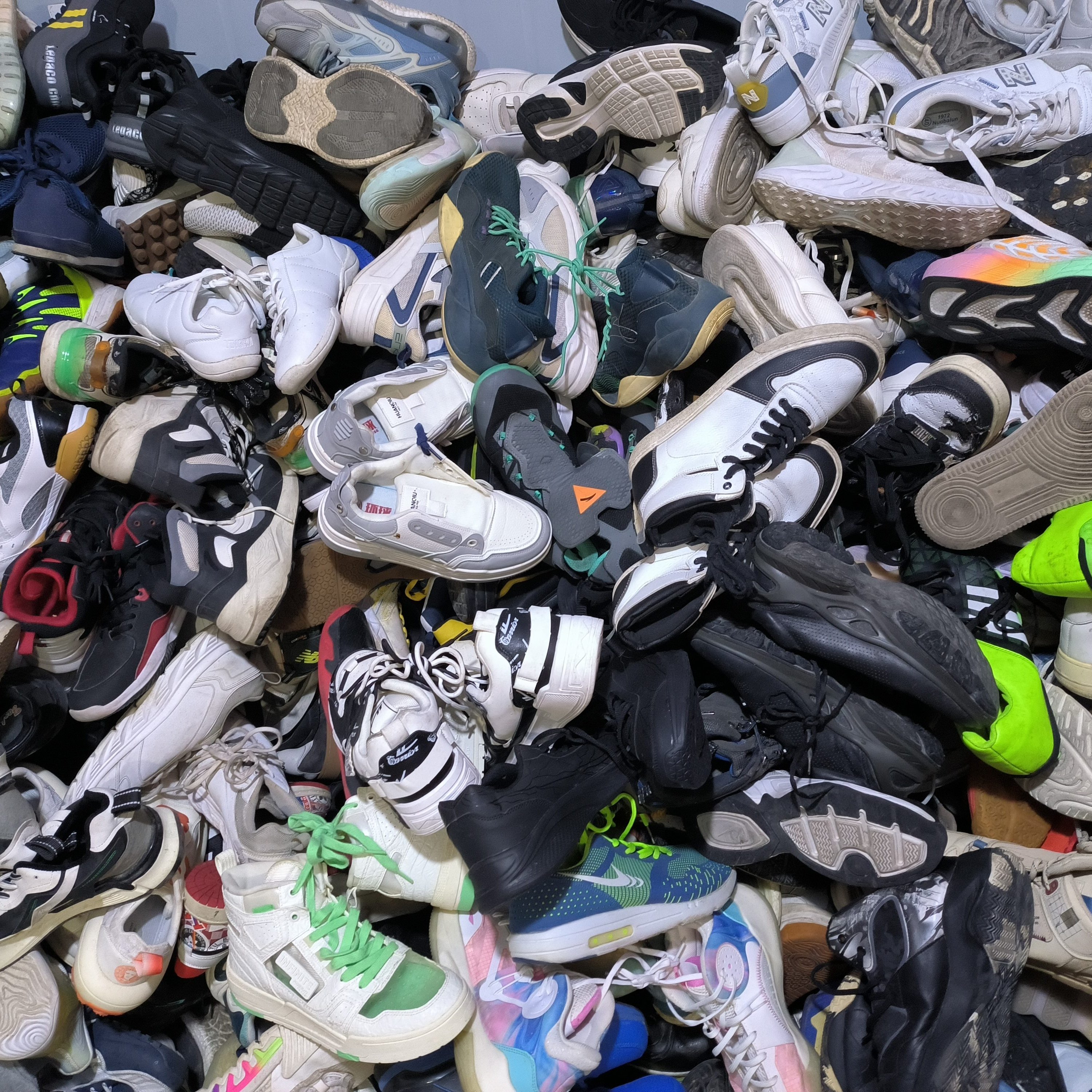 Factory Wholesale Second Hand Unisex Adult Sport Shoe Mixed Fashion Running Used Shoes for Summer Breathable Walking Style