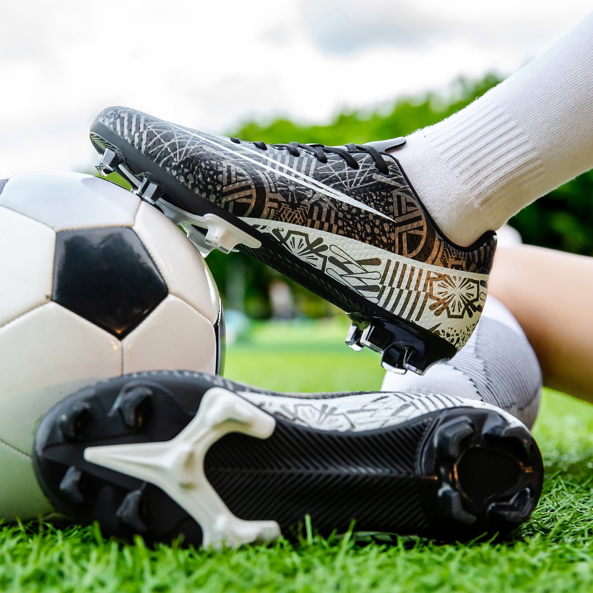 Professional Men's High Top Football Boots Anti-Skid Soccer Cleats for Autumn Rainy Day Training Outdoor New