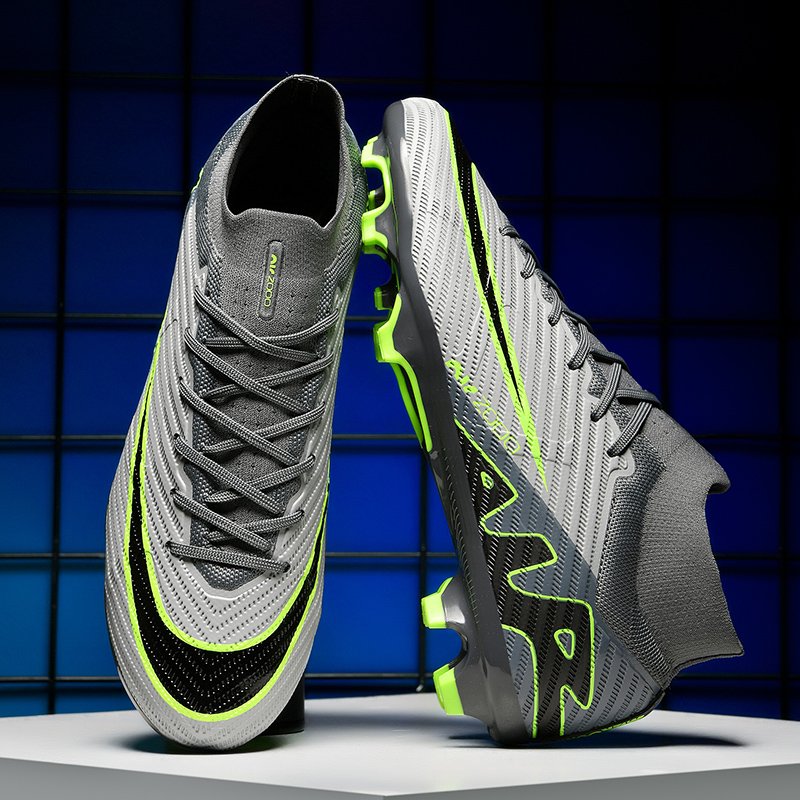 The Newest Lightweight High-Performance Soccer Sneakers Expertly Tailored for Men's Professional Football Matches