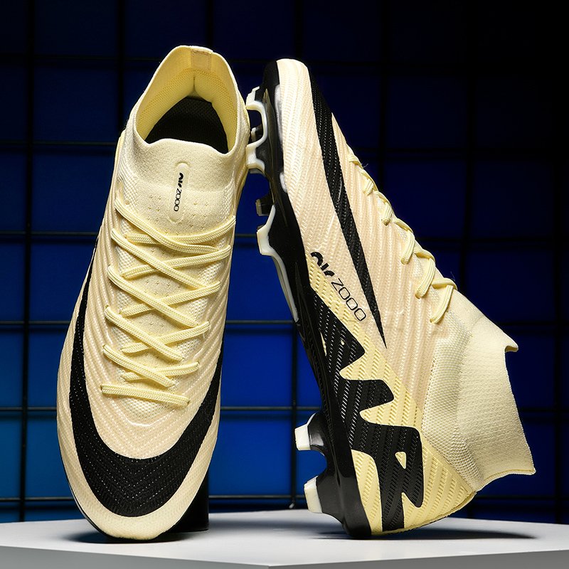 The Newest Lightweight High-Performance Soccer Sneakers Expertly Tailored for Men's Professional Football Matches