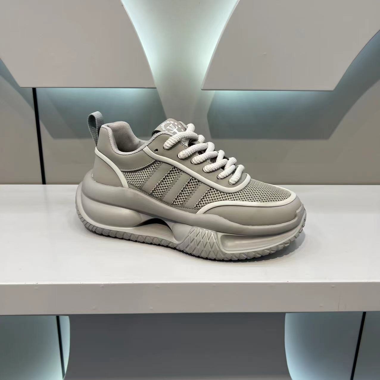 2024 autumn new men's fashion casual sports shoes soft sole increase casual skateboard shoes lace-up shoes
