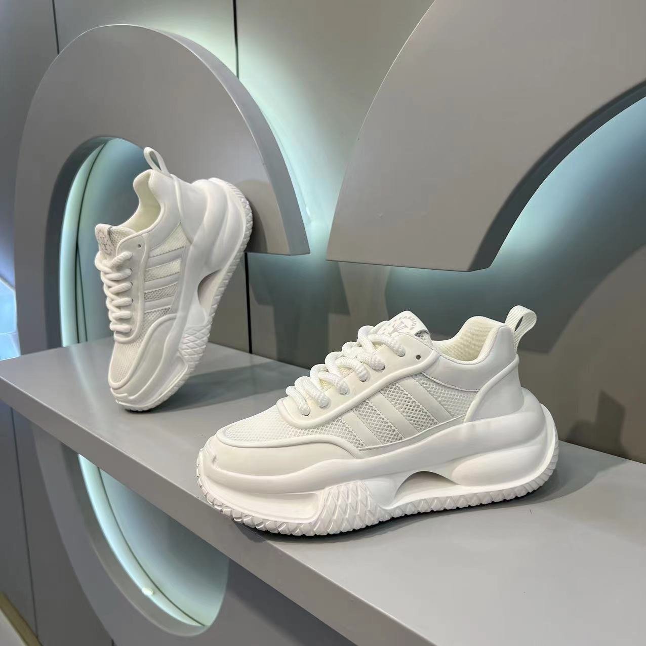 2024 autumn new men's fashion casual sports shoes soft sole increase casual skateboard shoes lace-up shoes