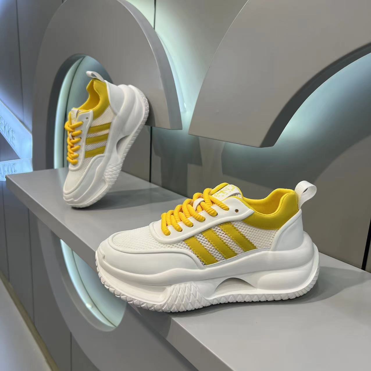 2024 autumn new men's fashion casual sports shoes soft sole increase casual skateboard shoes lace-up shoes