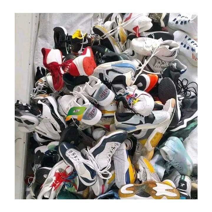 Wholesale germany used men soccer shoes bales mixed original branded second hand shoes sneakers