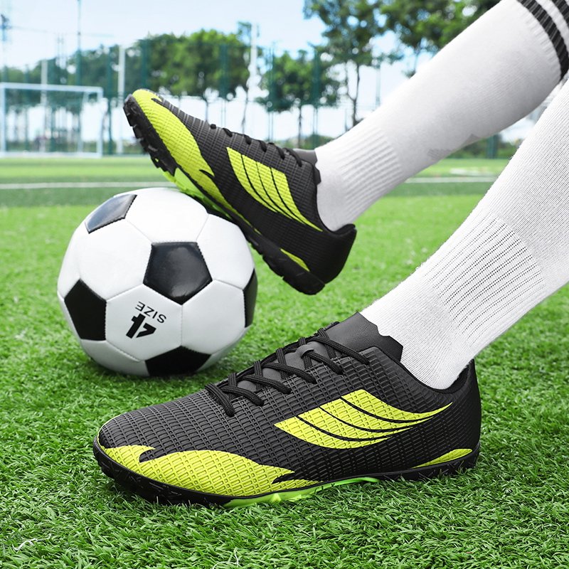 Professional Short Nail Soccer Shoes Breathable Anti-Odor Outdoor Training Running Sneakers
