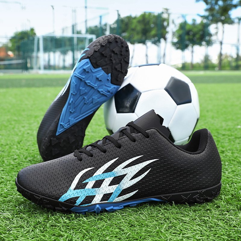 High Quality Women Athletic Soccer Shoes Lightweight Breathavility Football Training Shoes