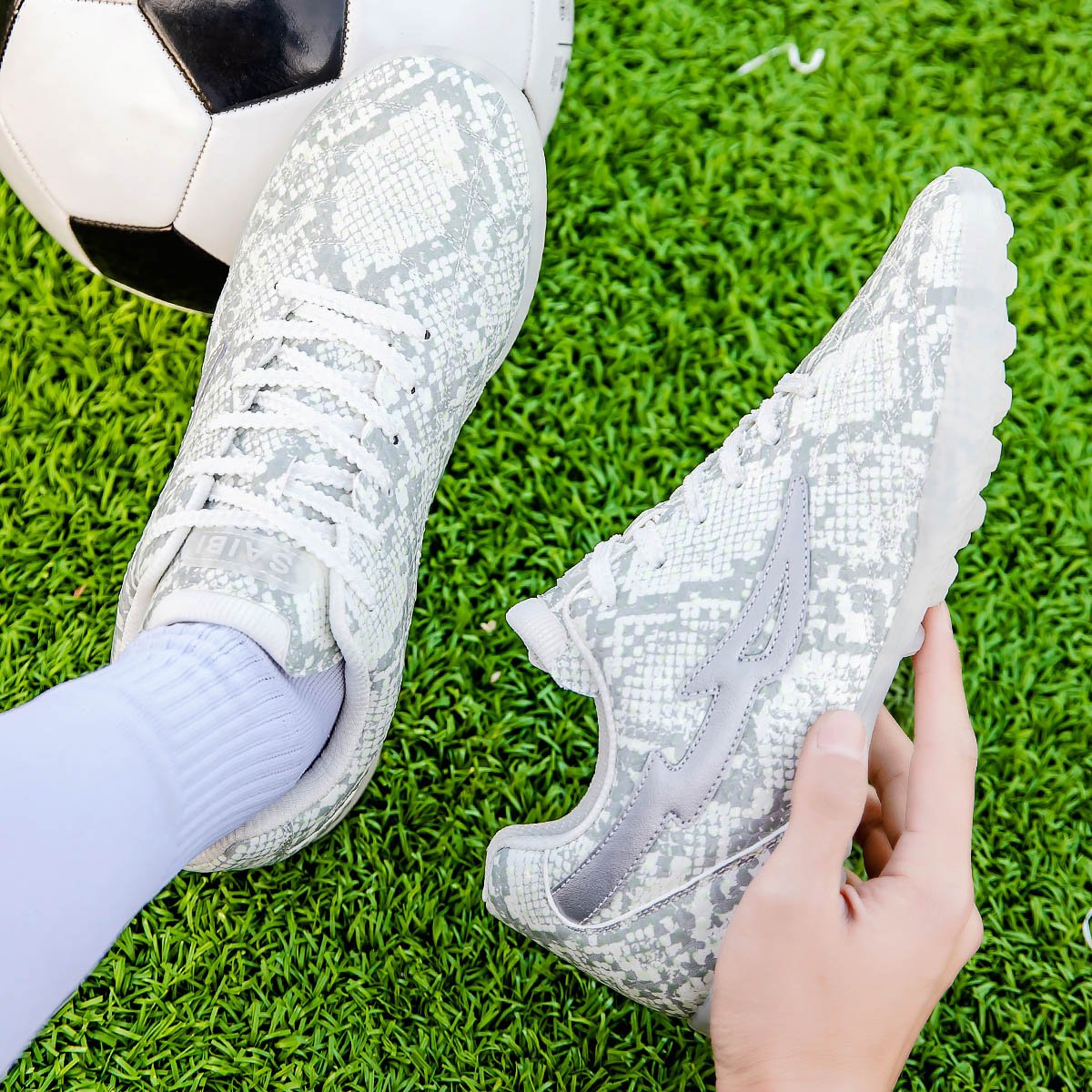 Men's High Quality Fashion Custom Football Boots with Low Ankle Design Original Brand for Winter Soccer Use