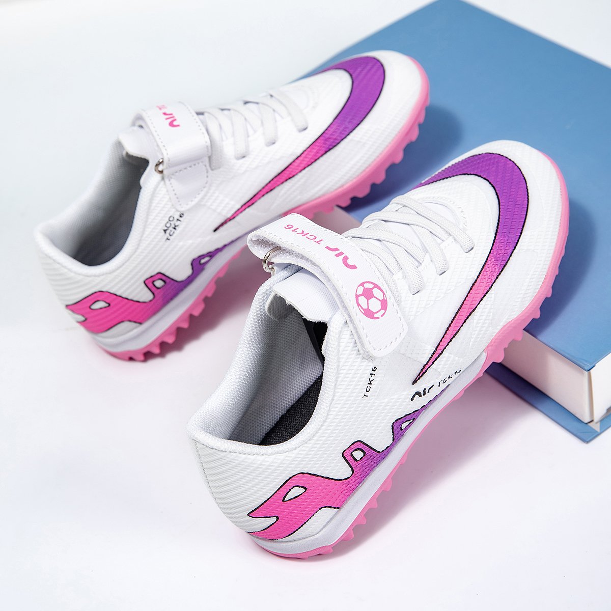 Wholesale Retail Professional Anti-Slip Soccer Shoes for Kids Free Lace Short TF Lawn Broken Nails Campus Training