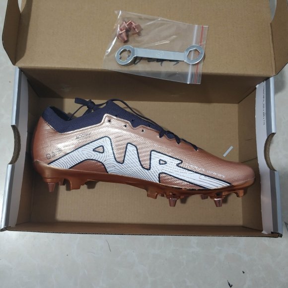 2023 new factory direct brand mens waterproof gold SG-Pro football soccer shoes cleats wholesale football soccer shoes boots