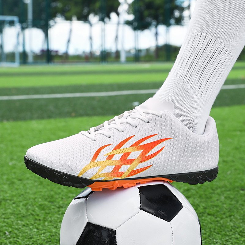 Factory Outlet Professional Soccer Training Sneakers Breathable Anti-Slip Low Top Football Shoes