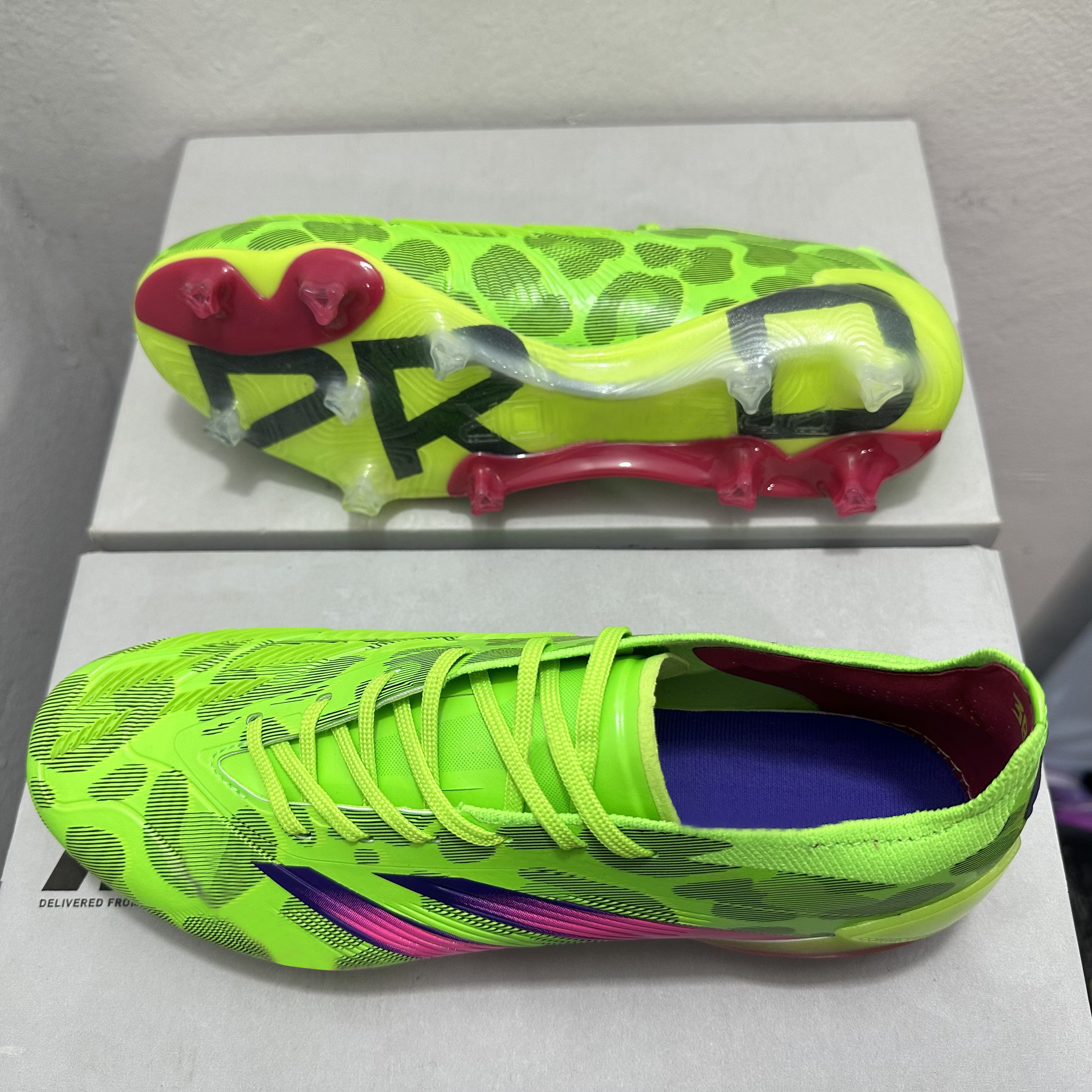 Breathable competition football training shoes, men's football shoes, hot selling sports shoes, anti slip soccer shoes