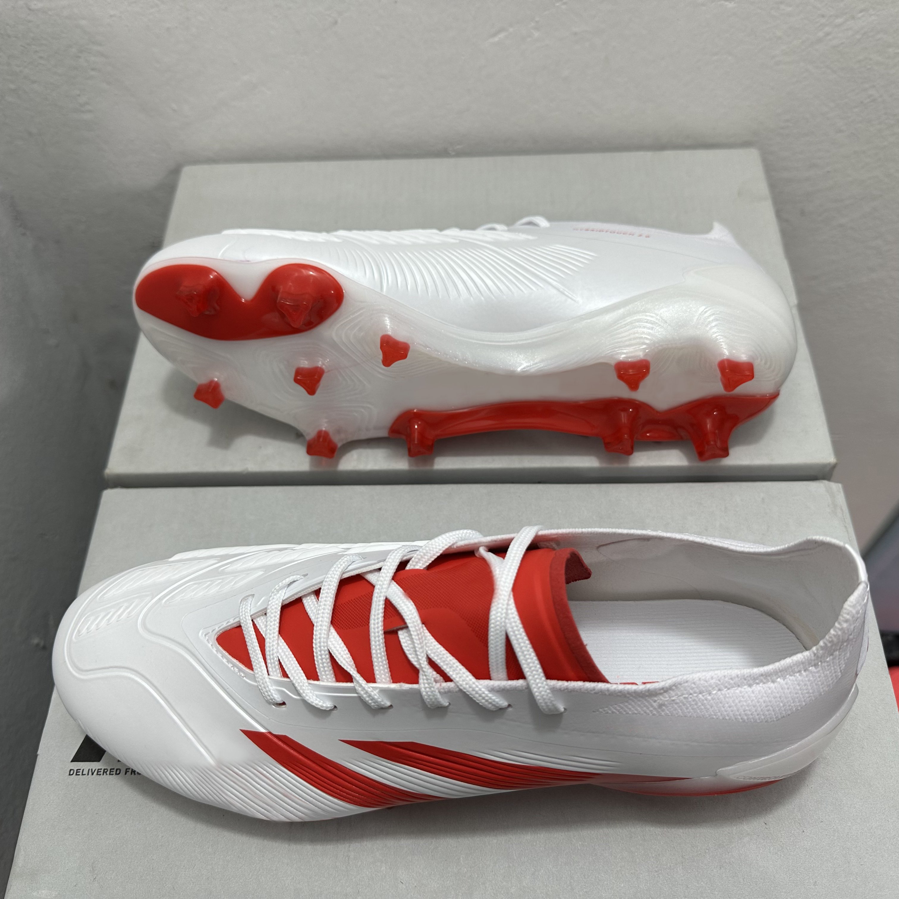 Breathable competition football training shoes, men's football shoes, hot selling sports shoes, anti slip soccer shoes