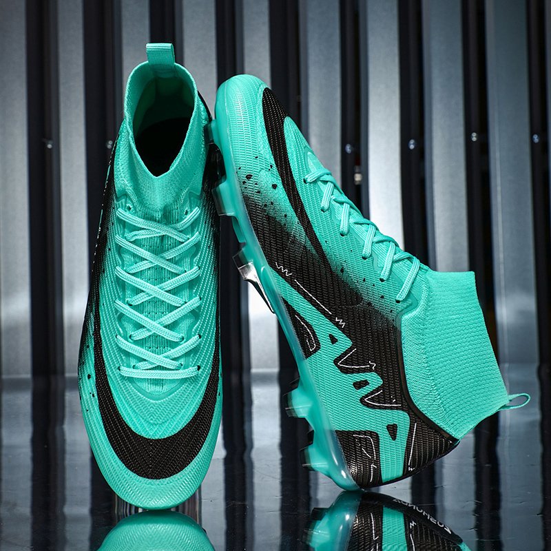 The New Style Lightweight High Quality Sports Fashion Sneakers Tailored for Men's Professional Soccer Shoes