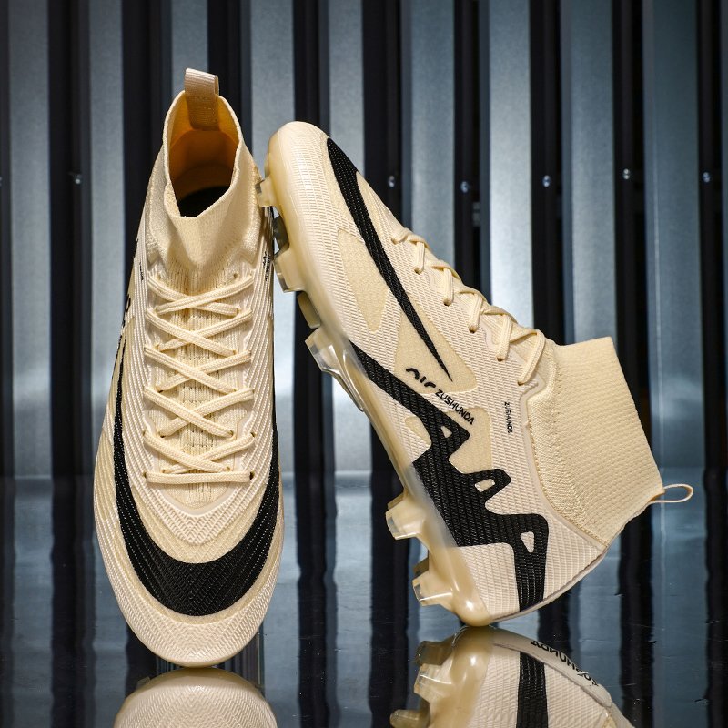The New Style Lightweight High Quality Sports Fashion Sneakers Tailored for Men's Professional Soccer Shoes