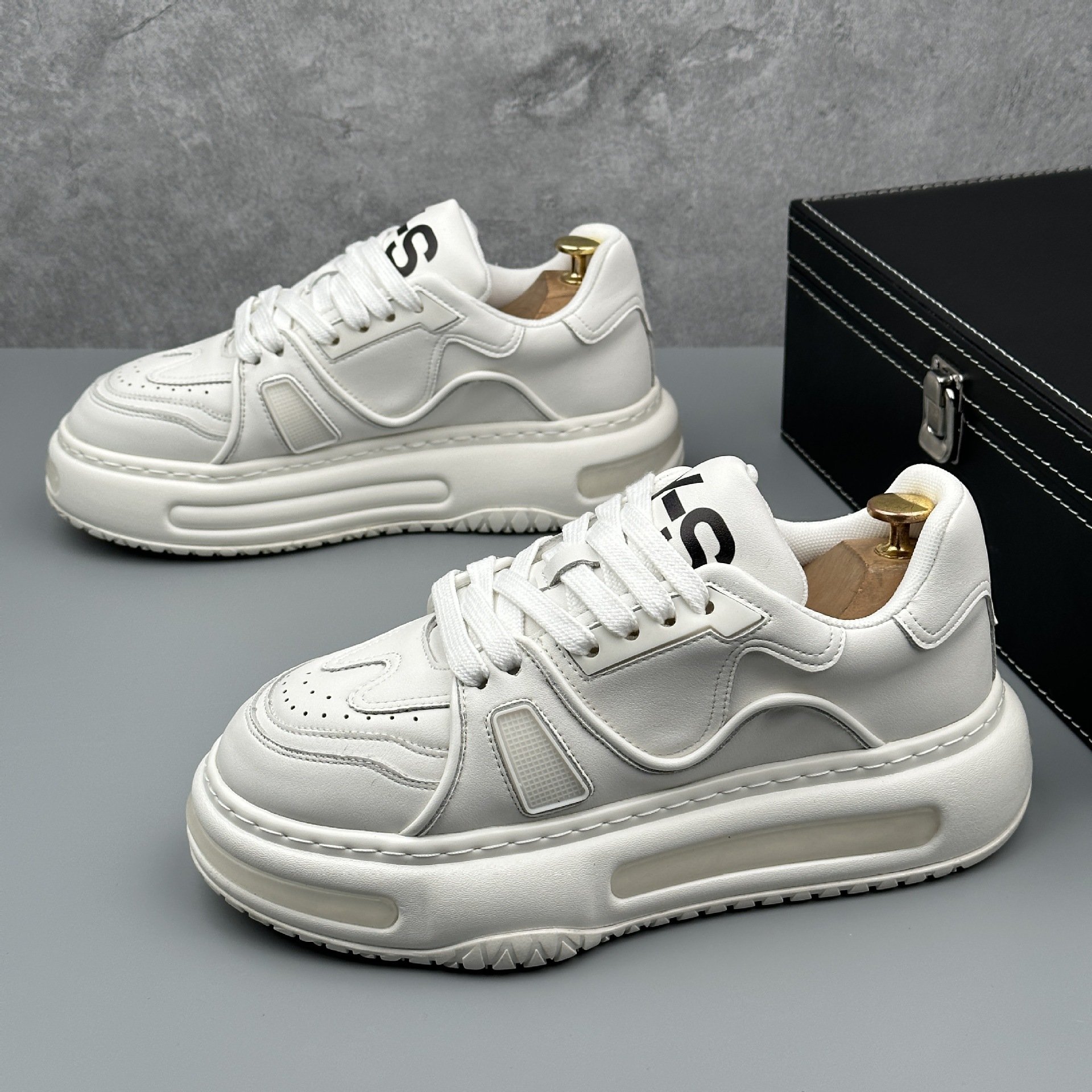 Fashion design autumn and winter new men's casual sports shoes soft sole increase sports skateboard shoes lace-up walking shoes